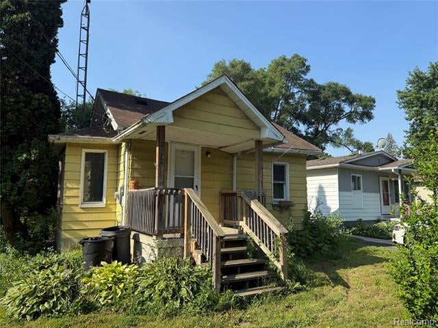 front view picture of 2372 E Boatfield Avenue, Burton, MI. 48529