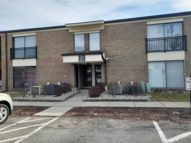 front view picture of 18205 University Park Drive, Livonia, MI. 48152