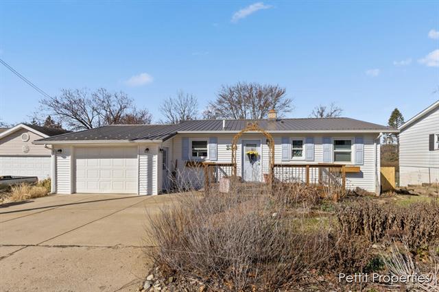 front view picture of 334 Sherman Drive, Battle Creek, MI. 49015