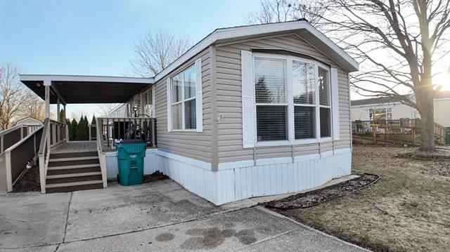 front view picture of 117 Dogwood Court, Muskegon, MI. 49445