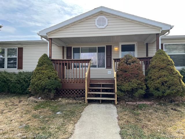 front view picture of 3740 Cross Creek, Dryden, MI. 48428