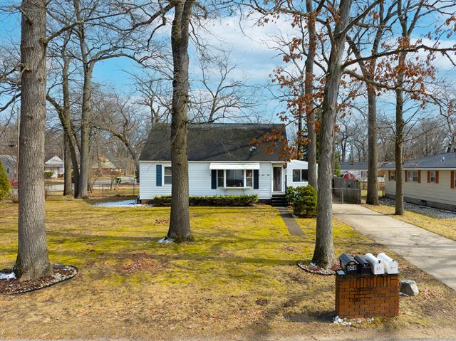 front view picture of 808 Carlton Street, Muskegon, MI. 49442