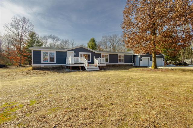 front view picture of 2320 53Rd Street, Fennville, MI. 49408
