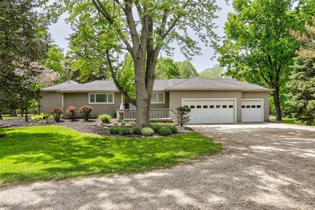 front view picture of 7361 North Shore Drive, South Haven, MI. 49090