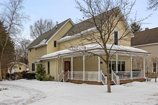 front view picture of 425 W Ninth Street, Traverse City, MI. 49684