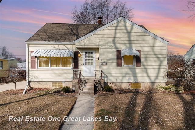 front view picture of 1103 N Dewitt Street, Bay City, MI. 48706