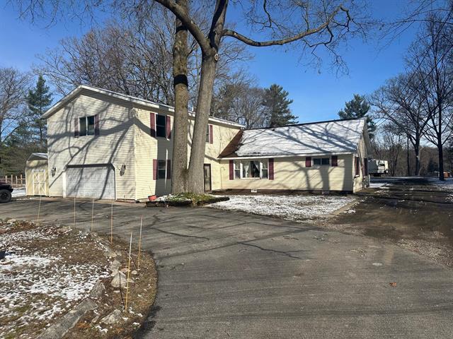 front view picture of 1690 Koonsman Road, Muskegon, MI. 49445