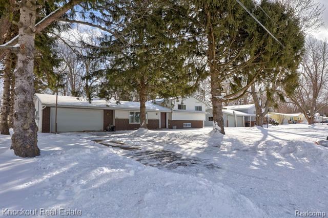 front view picture of 11460 Colonial Woods Drive, Clio, MI. 48420