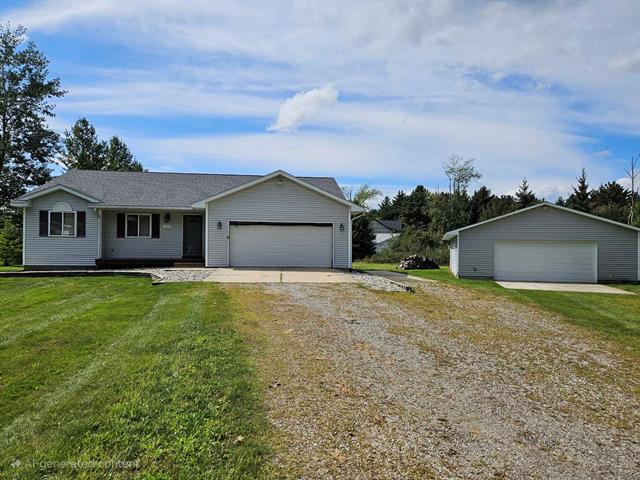 front view picture of 711 Sawyer, East Tawas, MI. 48730