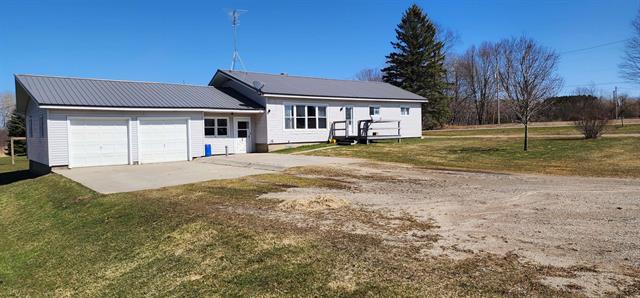 front view picture of 511 E Gilbert Street, Leroy, MI. 49655