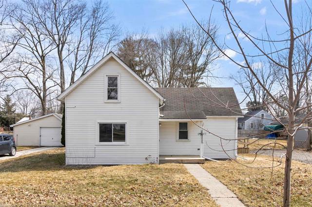 front view picture of 106 S Hunter St. Street, Capac, MI. 48014
