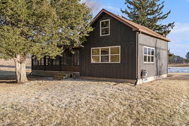 front view picture of 3823 Lippincott Road, Lapeer, MI. 48446