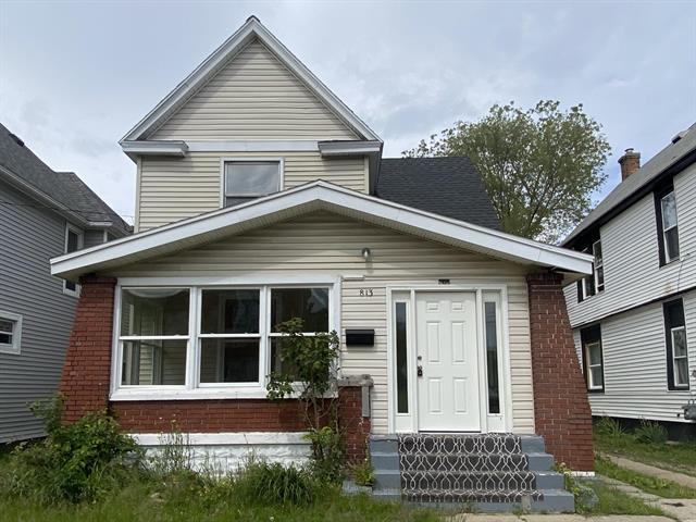 front view picture of 813 Madison Avenue Se, Grand Rapids, MI. 49507
