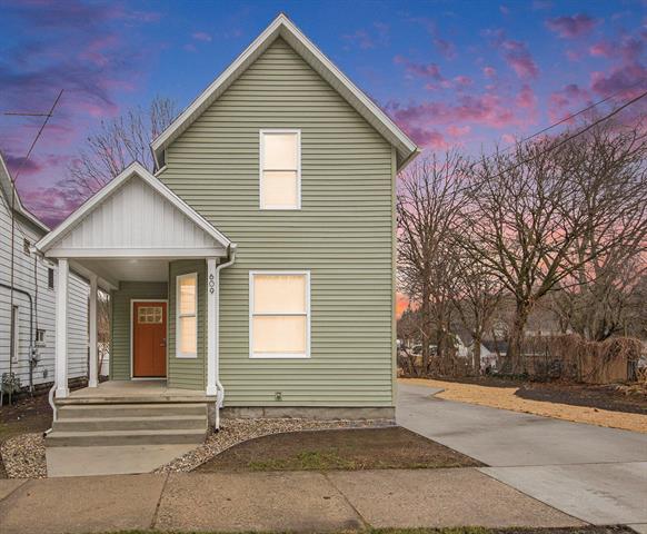 front view picture of 609 Lincoln Avenue Nw, Grand Rapids, MI. 49504