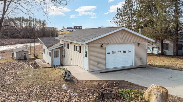front view picture of 1441 Hughes Drive, Beaverton, MI. 48612