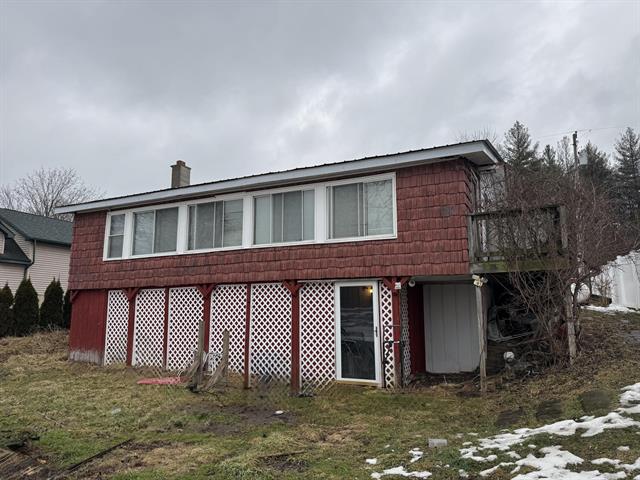 front view picture of 692 Lake 16 Drive, Allegan, MI. 49010