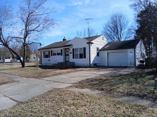front view picture of 1621 Shamrock Lane, Flint, MI. 48504