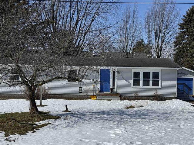 front view picture of 108 3Rd Avenue, Tawas City, MI. 48763