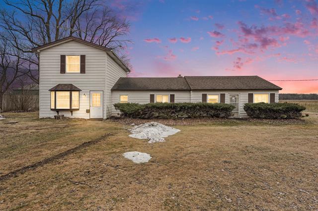 front view picture of 15401 16Th Avenue, Marne, MI. 49435