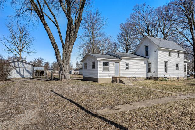 front view picture of 325 S Elizabeth Street, Bellevue, MI. 49021