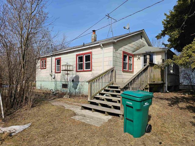 front view picture of 518 9Th Avenue, Tawas City, MI. 48763