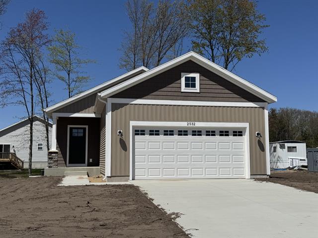 front view picture of 2532 Gray Wolf Way, Muskegon, MI. 49444