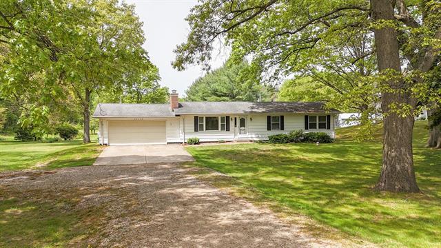 front view picture of 54348 Twin Lakes Road, Dowagiac, MI. 49047