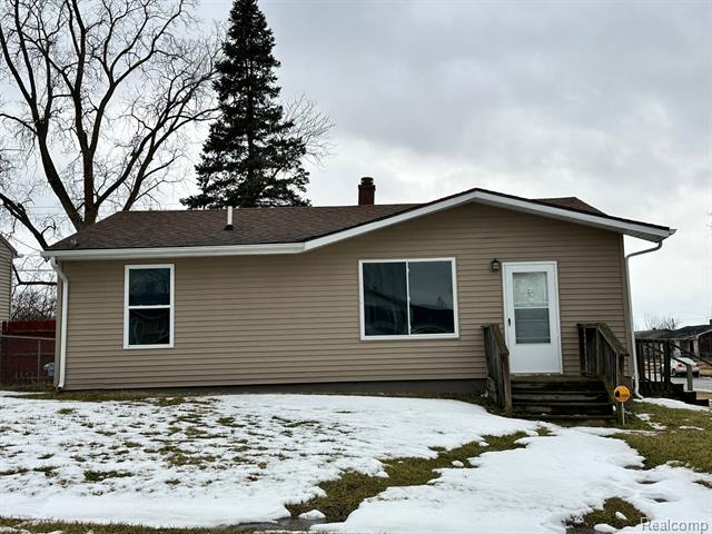 front view picture of 6241 Bermuda Lane, Mount Morris, MI. 48458