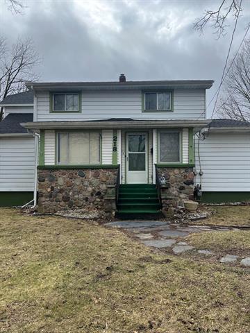 front view picture of 218 E Walnut Street, Albion, MI. 49224