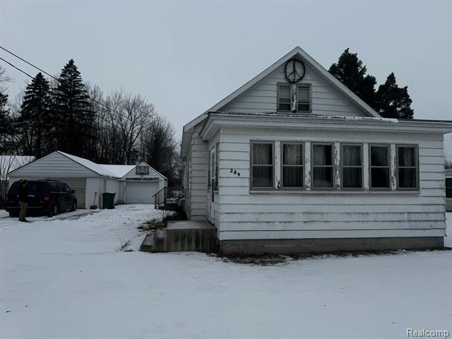 front view picture of 289 State Park Drive, Bay City, MI. 48706