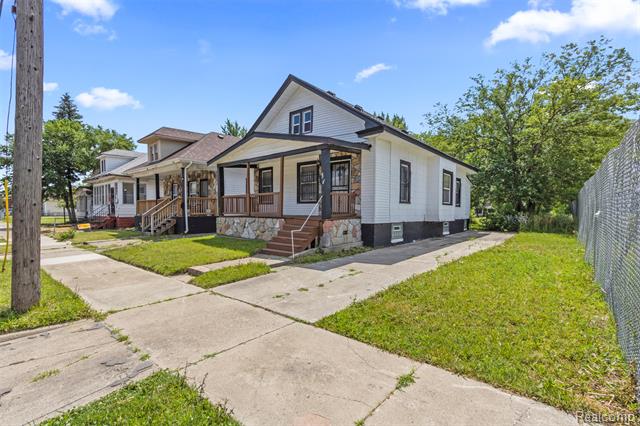 front view picture of 7413 Elmhurst Street, Detroit, MI. 48204