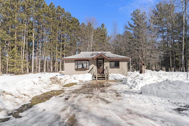 front view picture of 4411 N 13 Road, Mesick, MI. 49668