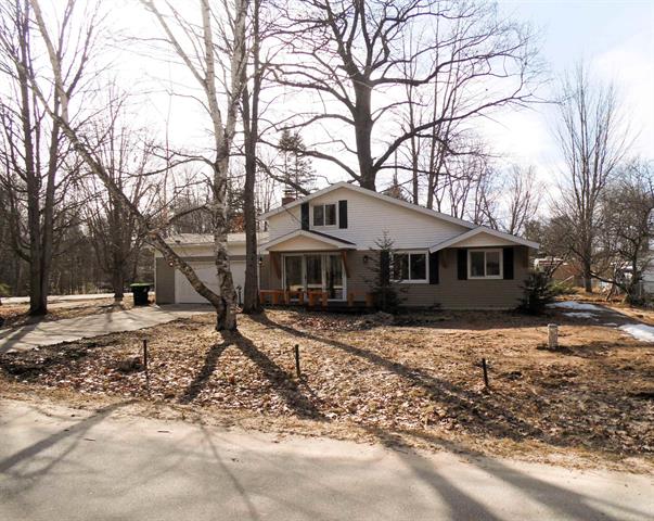 front view picture of 4177 Seminole Street, Gladwin, MI. 48624