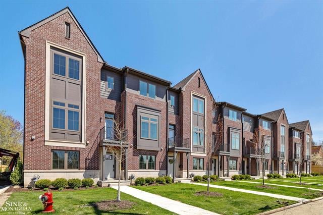 front view picture of 386 Notre Dame Street, Grosse Pointe, MI. 48230