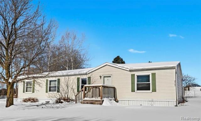 front view picture of 2565 Buckeye Drive, Clarkston, MI. 48348