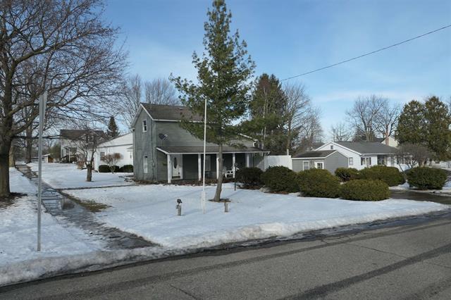 front view picture of 502 N Maple Street, Ithaca, MI. 48847