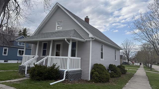 front view picture of 1609 Fremont Avenue, Bay City, MI. 48708