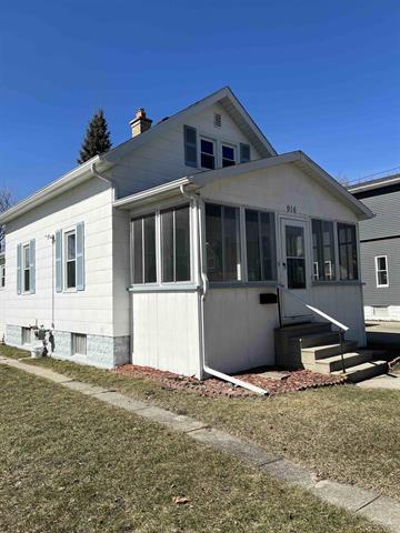 front view picture of 916 S Sheridan Street, Bay City, MI. 48708