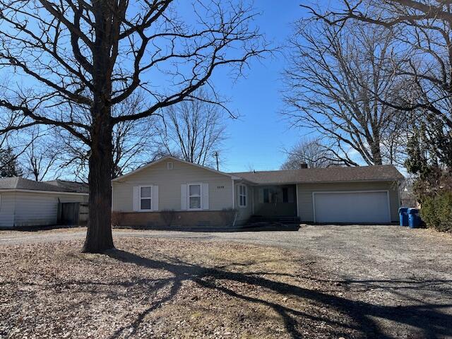 front view picture of 2558 Oakdale Drive, Ann Arbor, MI. 48108