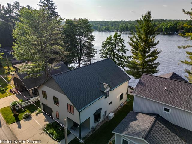 front view picture of 5569 Front Street, Newaygo, MI. 49337