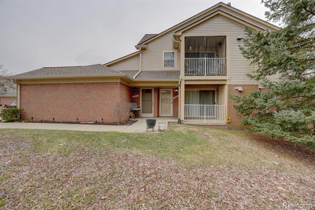 front view picture of 55097 Westchester Drive, Shelby Township, MI. 48316
