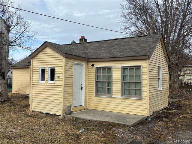 front view picture of 1356 Knickerbocker Ave Avenue, Flint, MI. 48505