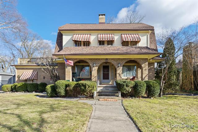 front view picture of 2442 Foster Avenue Ne, Grand Rapids, MI. 49505