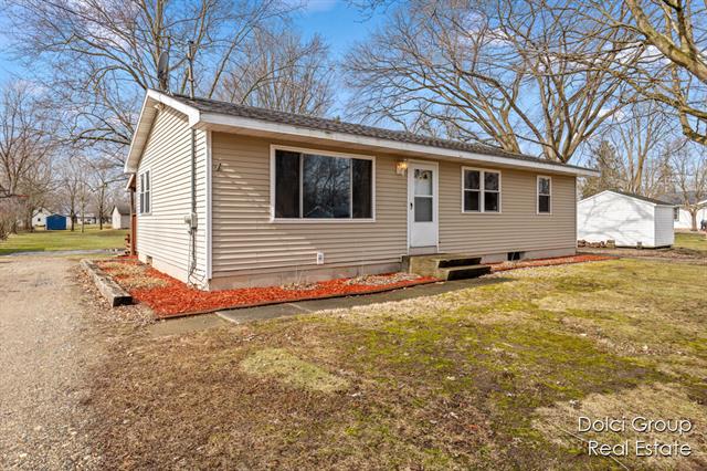 front view picture of 39 S Pleasant Street, Saranac, MI. 48881