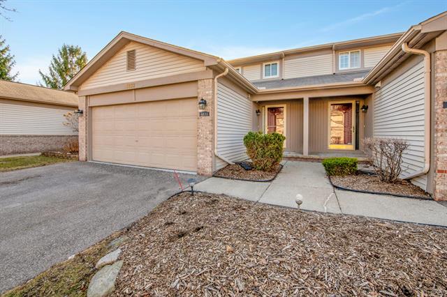 front view picture of 6833 Deer Run Court S, Westland, MI. 48185