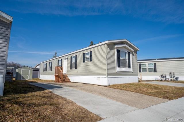 front view picture of 38021 Orleans St., Clinton Township, MI. 48038