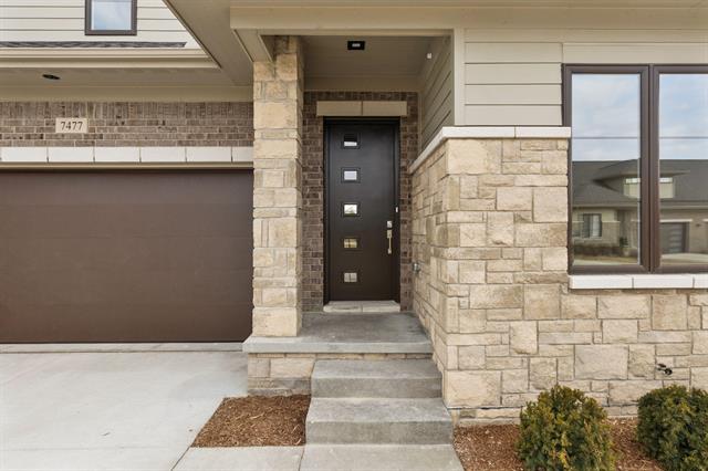 front view picture of 7477 Gramercy Circle, West Bloomfield, MI. 48322