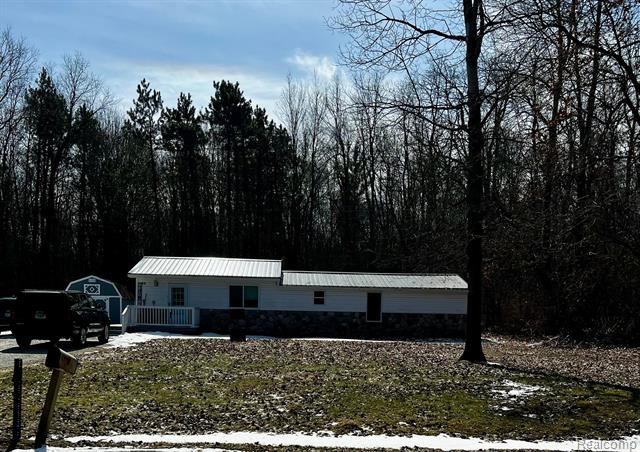front view picture of 89 W Burnside Road, Fostoria, MI. 48435