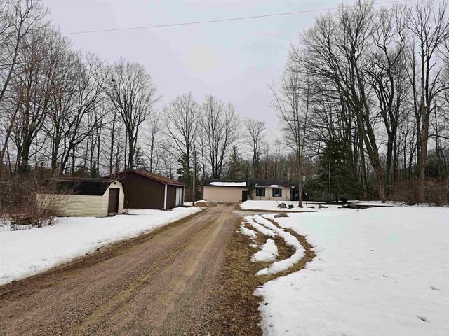 front view picture of 3963 W Cadillac Drive, Farwell, MI. 48622
