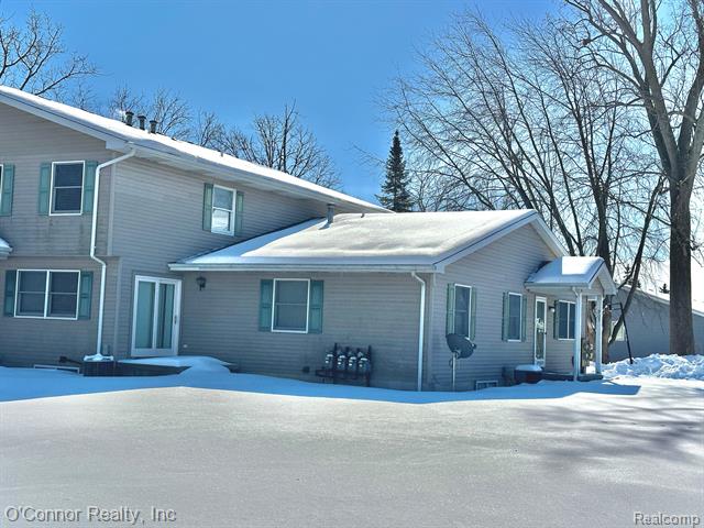 front view picture of 207 16Th Street, Marysville, MI. 48040